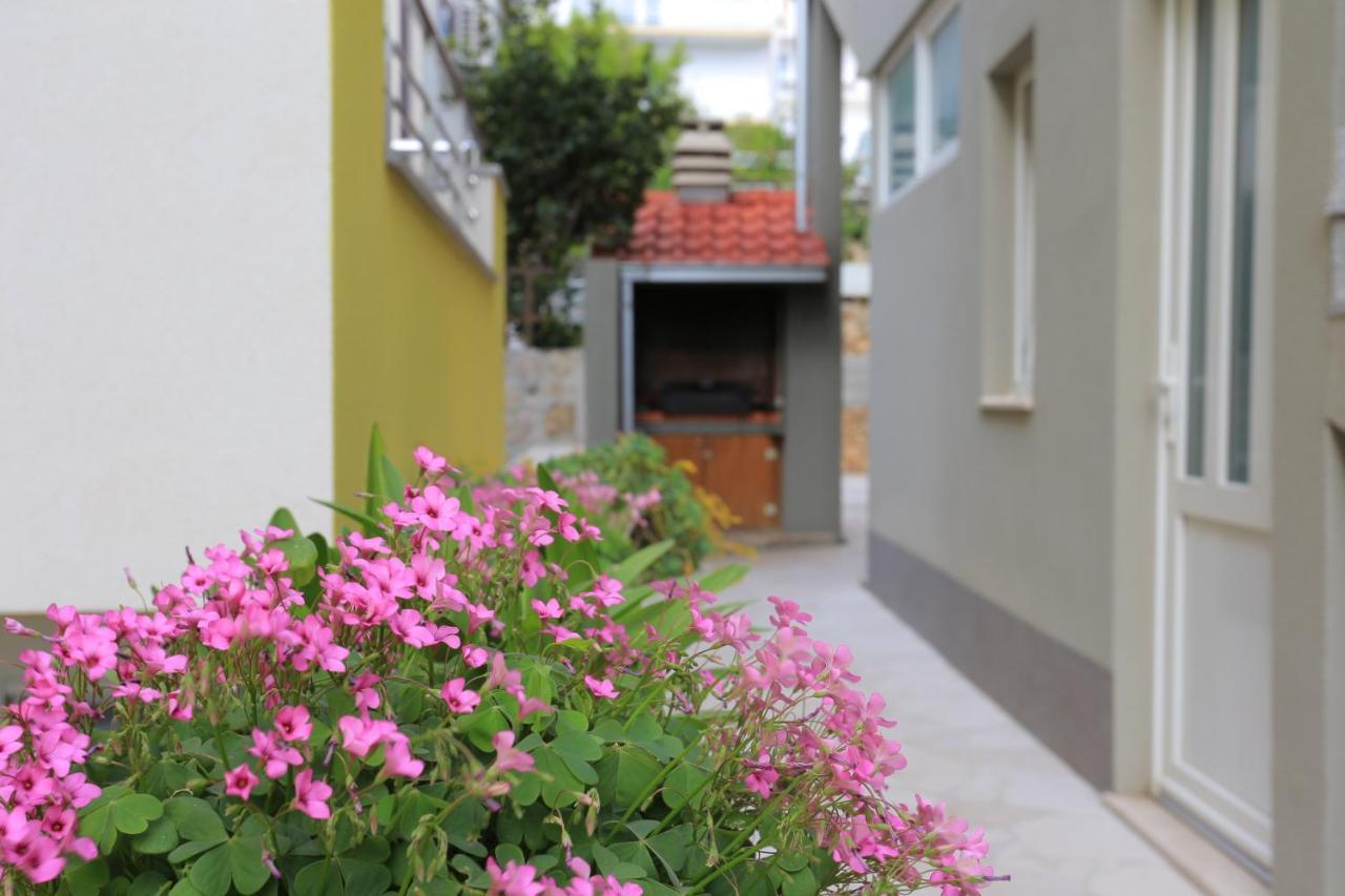 Apartments By The Sea Nemira, Omis - 17039 Tice Eksteriør billede