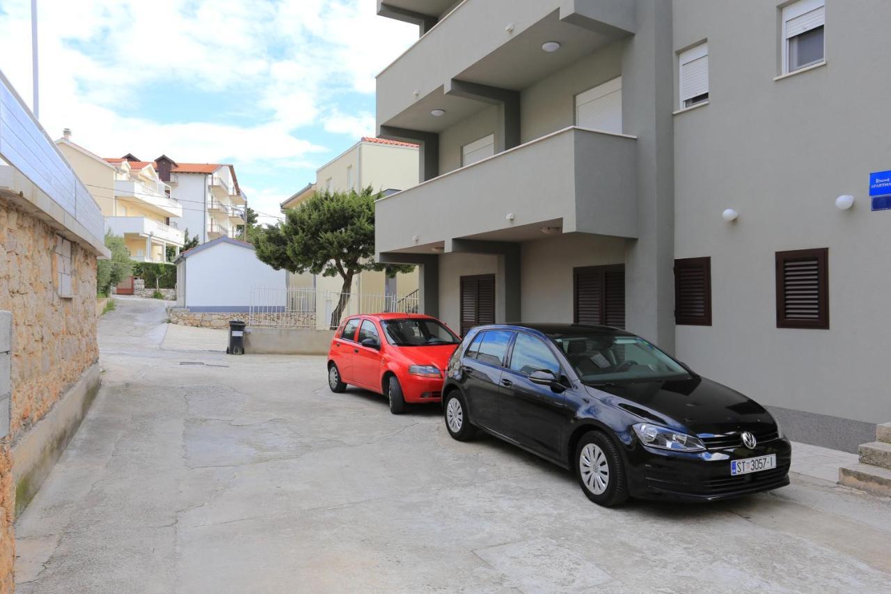 Apartments By The Sea Nemira, Omis - 17039 Tice Eksteriør billede