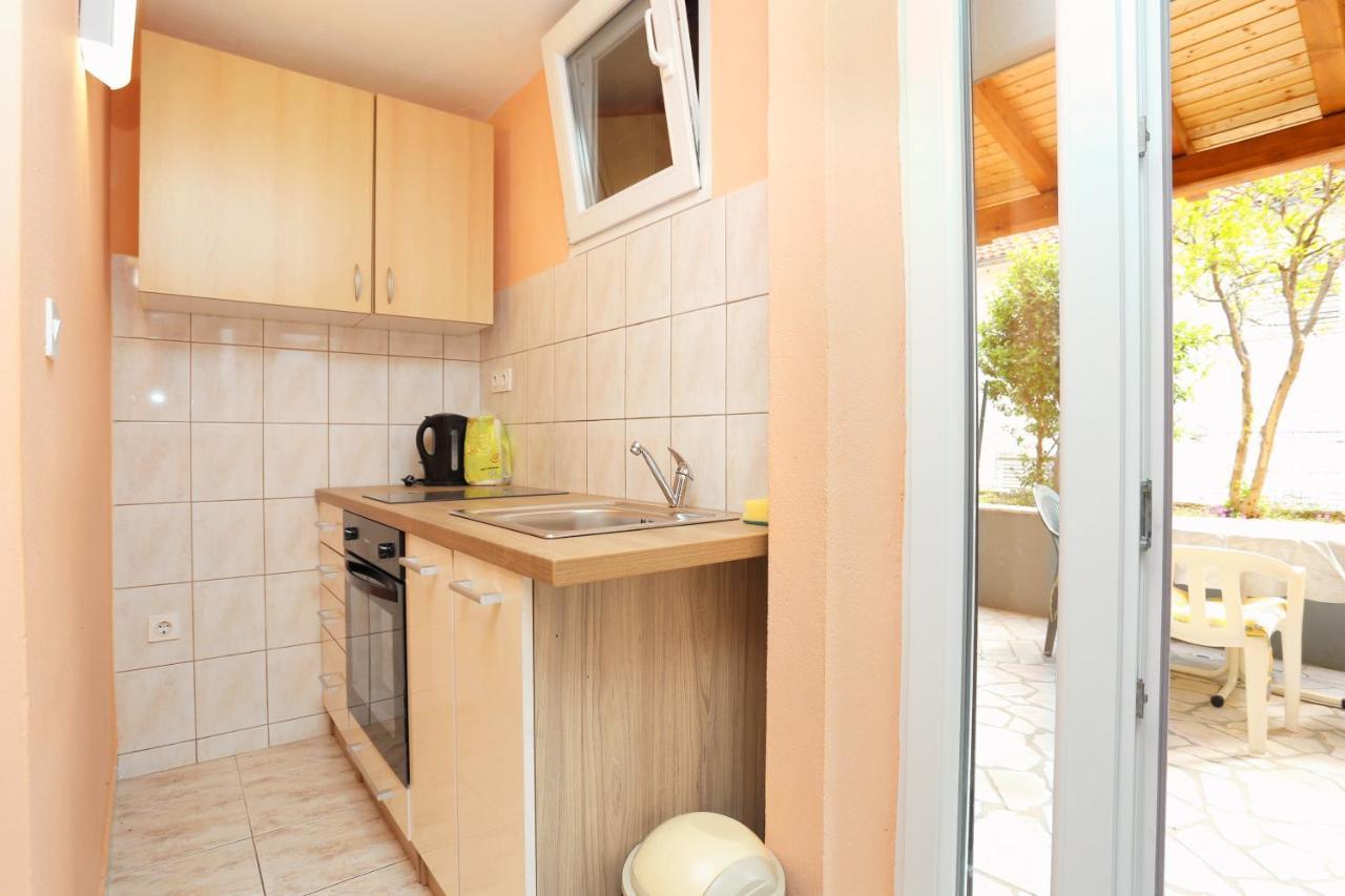 Apartments By The Sea Nemira, Omis - 17039 Tice Eksteriør billede